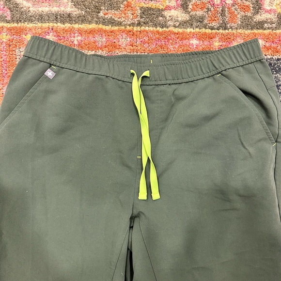 Figs Men’s Olive Scrub Pants - Large - Picture 2 of 4